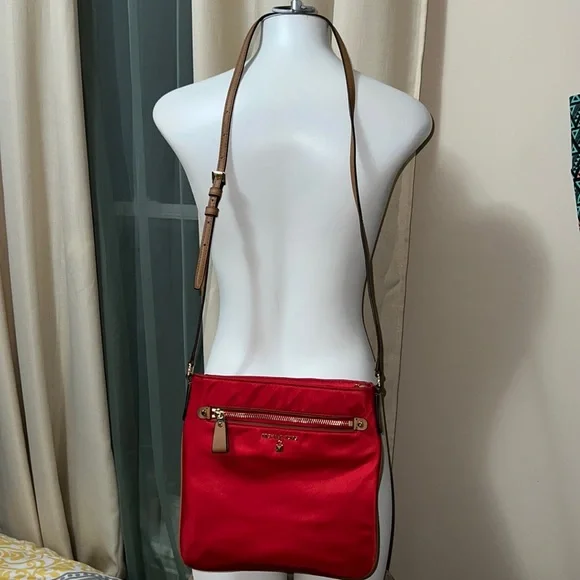 NWOT Red and gold MICHAEL KORS adorable 🥰 Nylon Crossbody with care card - Picture 3 of 15